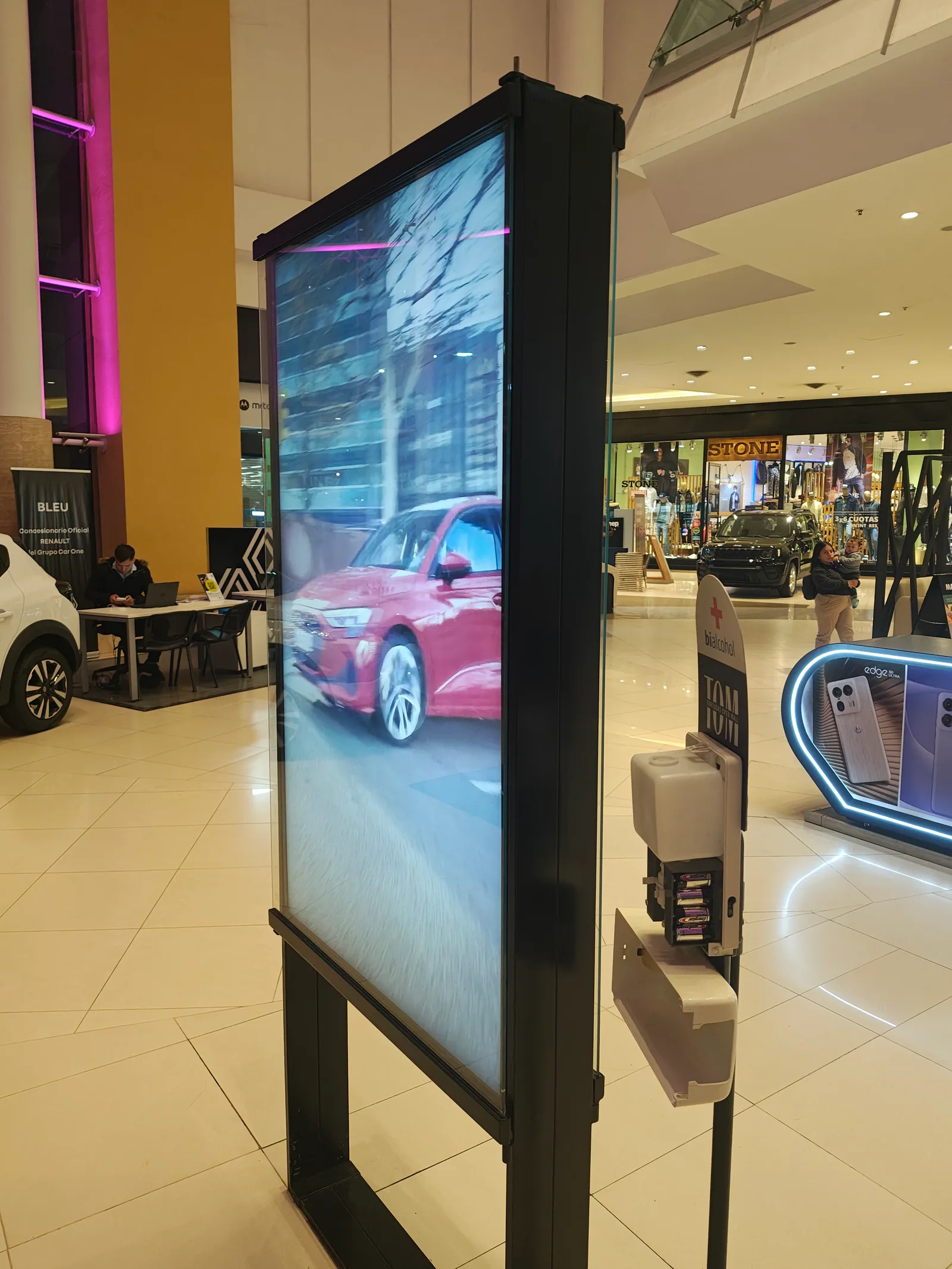 Tótem digital en centro comercial — Centro comercial · Buenos Aires